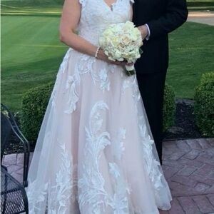 Allure Bridal  Lace Applique ballgown Wedding Dress